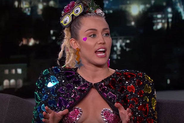 Miley Cyrus Ali Wentworth Flash Each Other Backstage At Jimmy Kimmel