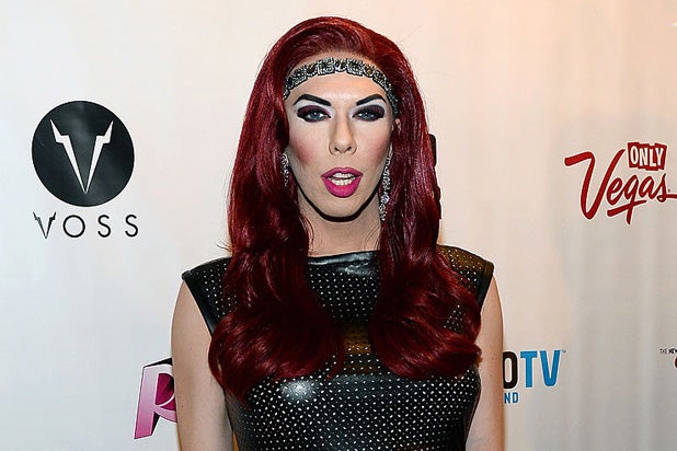 kellymantle.jpg