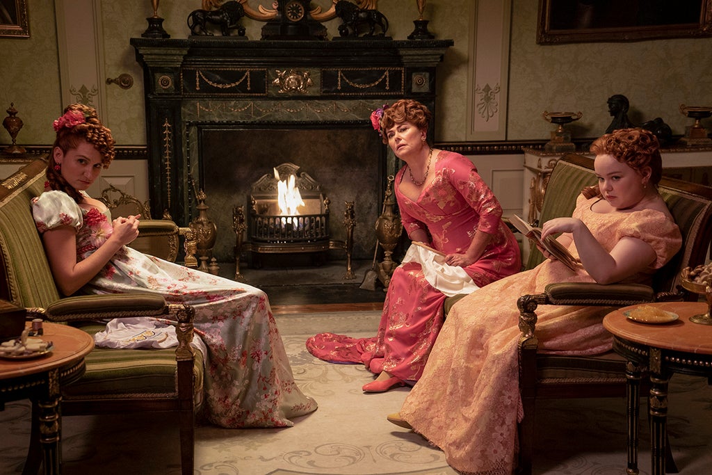 Bessie Carter as Prudence Featherington, Polly Walker as Lady Portia Featherington, Nicola Coughlan as Penelope Featherington in episode 205 of "Bridgerton" (Liam Daniel/Netflix)