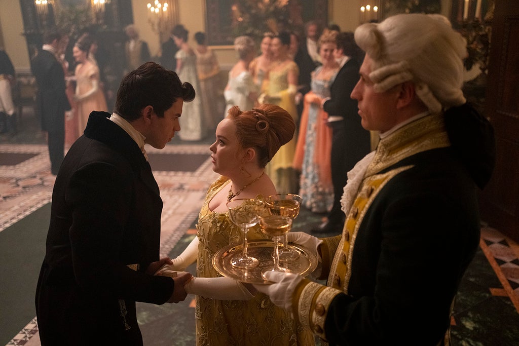 Luke Newton as Colin Bridgerton, Nicola Coughlan as Penelope Featherington in episode 208 of "Bridgerton" Season 2 (Liam Daniel/Netflix)