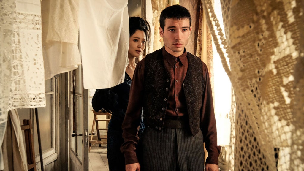 fantastic-beasts-2-ezra-miller