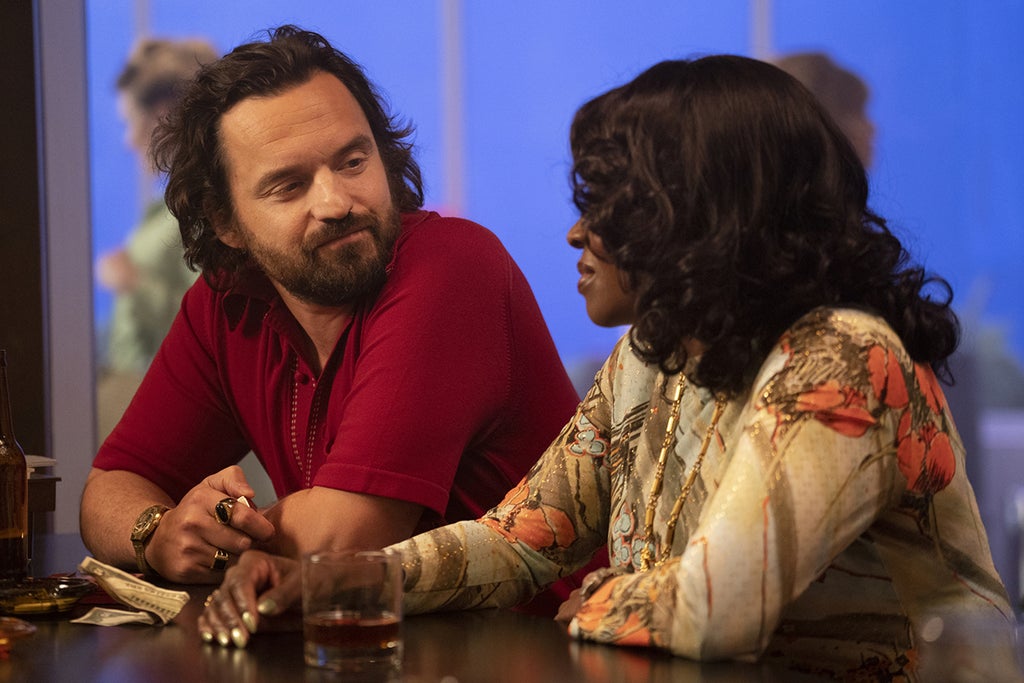Jake Johnson, Idara Victor in "Minx" (HBO Max)