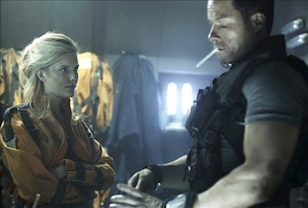 Lockout Prison Thriller Looks Cool But Plot S A Waste Of Space