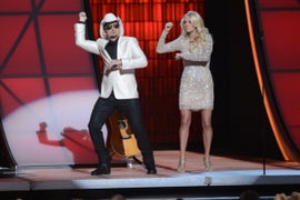 Taylor Swift, Kacey Musgraves Top CMA Awards Noms with 6 Apiece