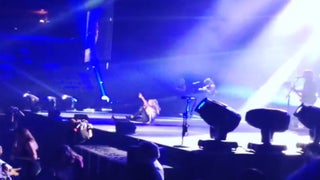 Carrie Underwood Takes a Dive on Stage, Doesn’t Miss a Note (Video)