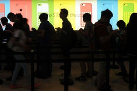 Apple Sells Record-Breaking 9M iPhones in 3 Days