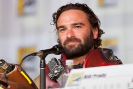 ‘Big Bang Theory’ Star Johnny Galecki Thanks Firefighters After His House Burns Down