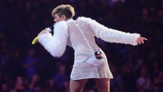 Miley Cyrus Cries Onstage in Las Vegas, Says She’s ‘Doing What My Heart Tells Me’