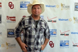 Garth Brooks Says His Memoir Can’t Fit in Just 1 Book – He Needs 5