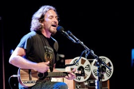 Jimmy Fallon Honoring, Hosting Pearl Jam for Special ‘Late Night’ Week