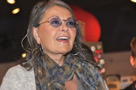 ‘Enraged’ Roseanne Barr Attacks Hollywood In Profanity-Laced Twitter Rant Over TV Show