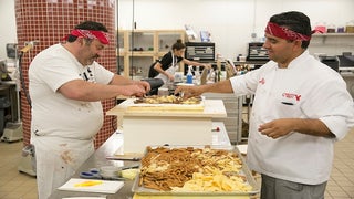 ‘Cake Boss’ Preview: Willie Nelson’s Cake Must Include Munchies (Exclusive Video)