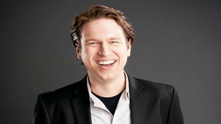 Pete Holmes Says He Plays ‘2007 Version’ of Himself in HBO’s ‘Crashing’