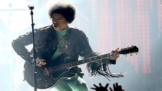 Prince Files Lawsuit Against Music Bootleggers on Facebook