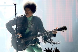Prince Files Lawsuit Against Music Bootleggers on Facebook