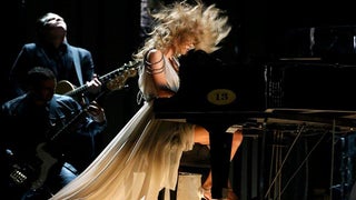 Grammys: Taylor Swift Draws the Haters Out on Twitter (Photos, Video)