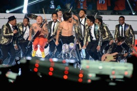 Super Bowl: Bruno Mars, Red Hot Chili Peppers Rock Halftime Show as Seattle Seahawks Roll (Video)
