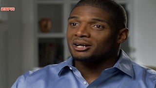 NFL Hopeful Michael Sam Comes Out as Gay During ESPN Interview (Video)
