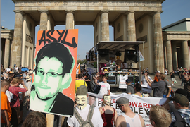 George Polk Awards: Glenn Greenwald, Guardian and Washington Post Reporters Honored for NSA Articles