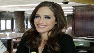 ‘Suburgatory’s’ Carly Chaikin on Dahlia’s Signature Faces, Meddling in Lisa’s Marriage Proposal (Video)