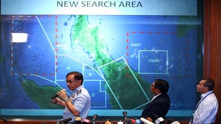 6 Craziest Malaysia Flight Conspiracy Theories – From Alien Abductions to Courtney Love’s Reasoning (Video)