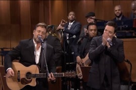 Russell Crowe and Jimmy Fallon Jam Out to ‘Folsom Prison Blues’ (Video)