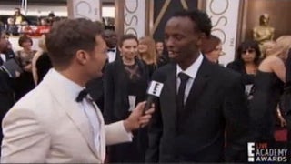 Oscars: Barkhad Abdi Dishes With Ryan Seacrest How Jay-Z Helped His English (Video)