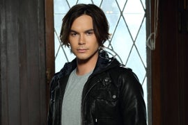 ‘Ravenswood’ Star Tyler Blackburn Returning to ‘Pretty Little Liars’