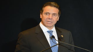 NY Gov. Cuomo Urges Les Moonves to Keep ‘Late Show’ in New York With Host Stephen Colbert