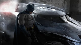 Kevin Smith Says Ben Affleck’s Batsuit Is Blue and Gray (Audio)