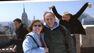 Cameron Diaz and Jimmy Fallon Hilariously Photobomb Unsuspecting Tourists (Video)