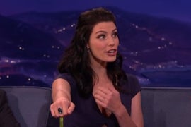 ‘Mad Men’ Actress Jessica Pare Punched Fan for Recognizing Her on the Street (Video)