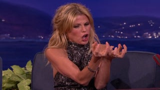 ‘Modern Family’ Star Julie Bowen Sketches Too-Real Photo of Kangaroo Balls on ‘Conan’ (Video)