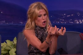 ‘Modern Family’ Star Julie Bowen Sketches Too-Real Photo of Kangaroo Balls on ‘Conan’ (Video)