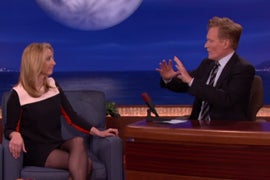 Lisa Kudrow on ‘Friends’ Musical: It’d Better Prominently Feature ‘Smelly Cat’ (Video)