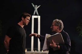Chris Hemsworth First Look on Set of Michael Mann Hacker Thriller ‘Blackhat’ Revealed (Photo)