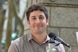 Jason Biggs Apologizes for Malaysian Airline Jokes