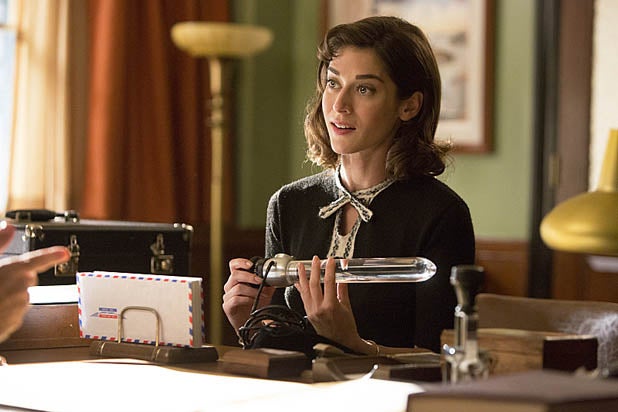Lizzy Caplan in Masters of Sex Episode 202