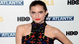 ‘Peter Pan Live!’ Star Allison Williams Pays Tribute to Robin Williams During Flying Lesson: ‘Big Shoes to Fill’ (Video)
