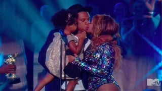 Beyonce Closes MTV VMAs With Multi-Song Medley, Jay-Z Kiss (Video)