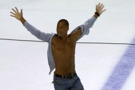 Cuba Gooding, Jr. Shoots, Scores and Strips at Blackhawks Hockey Game (Video)
