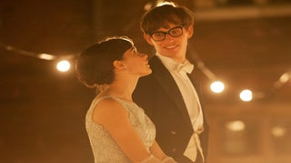 ‘The Theory of Everything’ Review: Eddie Redmayne Gives Body and Soul to a By-the-Numbers Biopic
