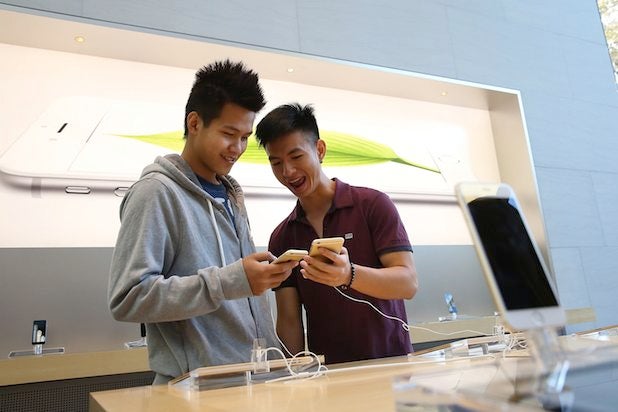 iPhone 6 sales set record for Apple