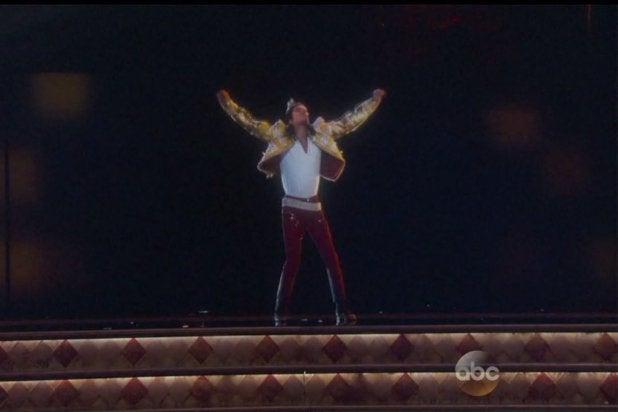 Michael Jackson hologram at "Billboard Music Awards"