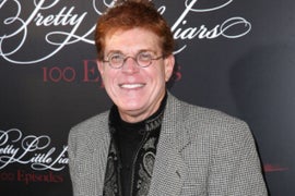 ‘Pretty Little Liars’ Showrunner Teams With CW on ‘The Town’ Reboot