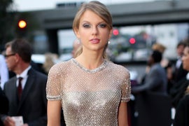 Taylor Swift Single ‘Out of the Woods’ Shoots to No. 1 on iTunes Hours After Release