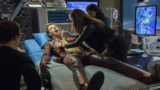 ‘The Flash’ Cast Reveals Fallout From Mist Episode, Daddy Issues and Fiance Flashbacks