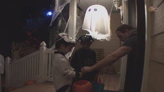 Darth Vader Helps Jimmy Kimmel Steal Tricker-or-Treaters’ Candy on Halloween (Video)