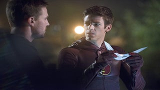 CW’s ‘Flash’ Takes on ‘Arrow’ in Epic Crossover Event Trailer (Video)