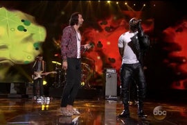 Wyclef Jean Wrestles With Jacket During AMAs Performance and Loses (Video)
